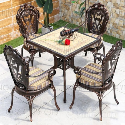 Bộ bàn ghế sân vườn phong cách cổ điển