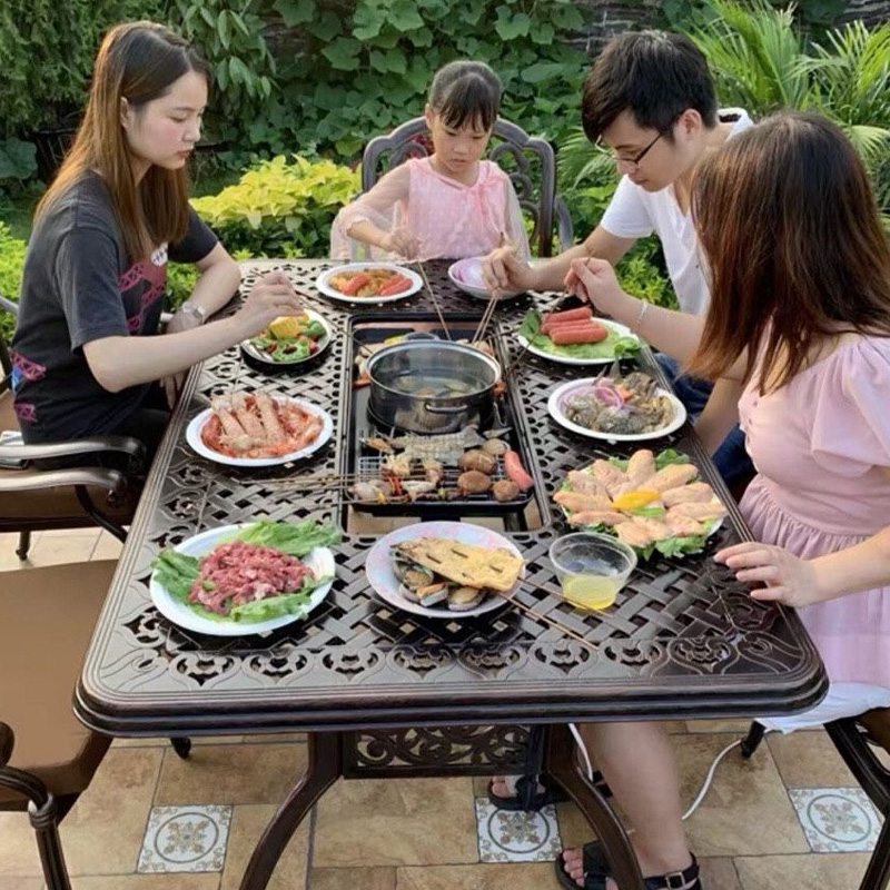 Bàn sân vườn biệt thự có bếp than